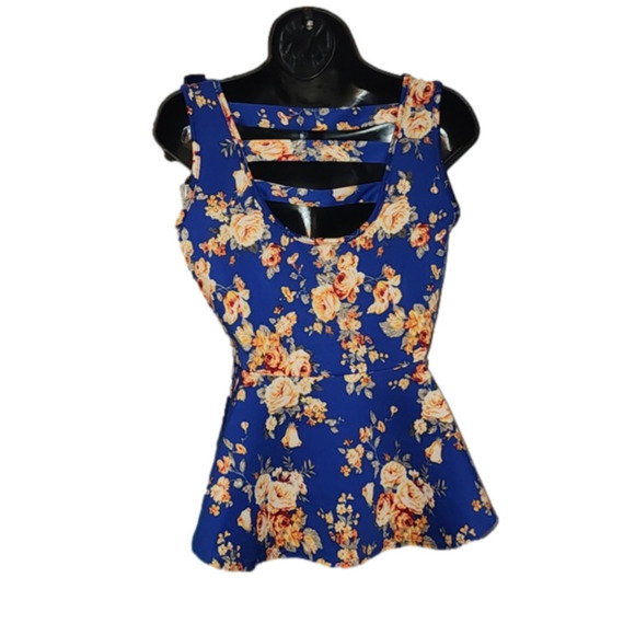 Blouse top ❤️ - Picture 2 of 3